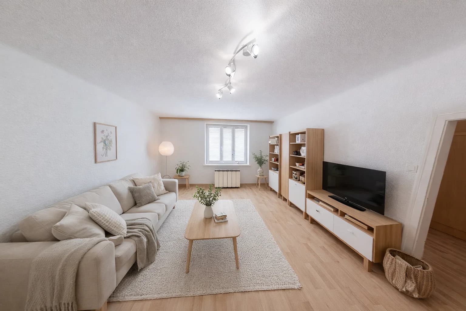 Wohnzimmer nach KI Virtual Staging mit moderner Möblierung